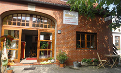 Hof mit Parkplätzen Hof mit Parkplätzen